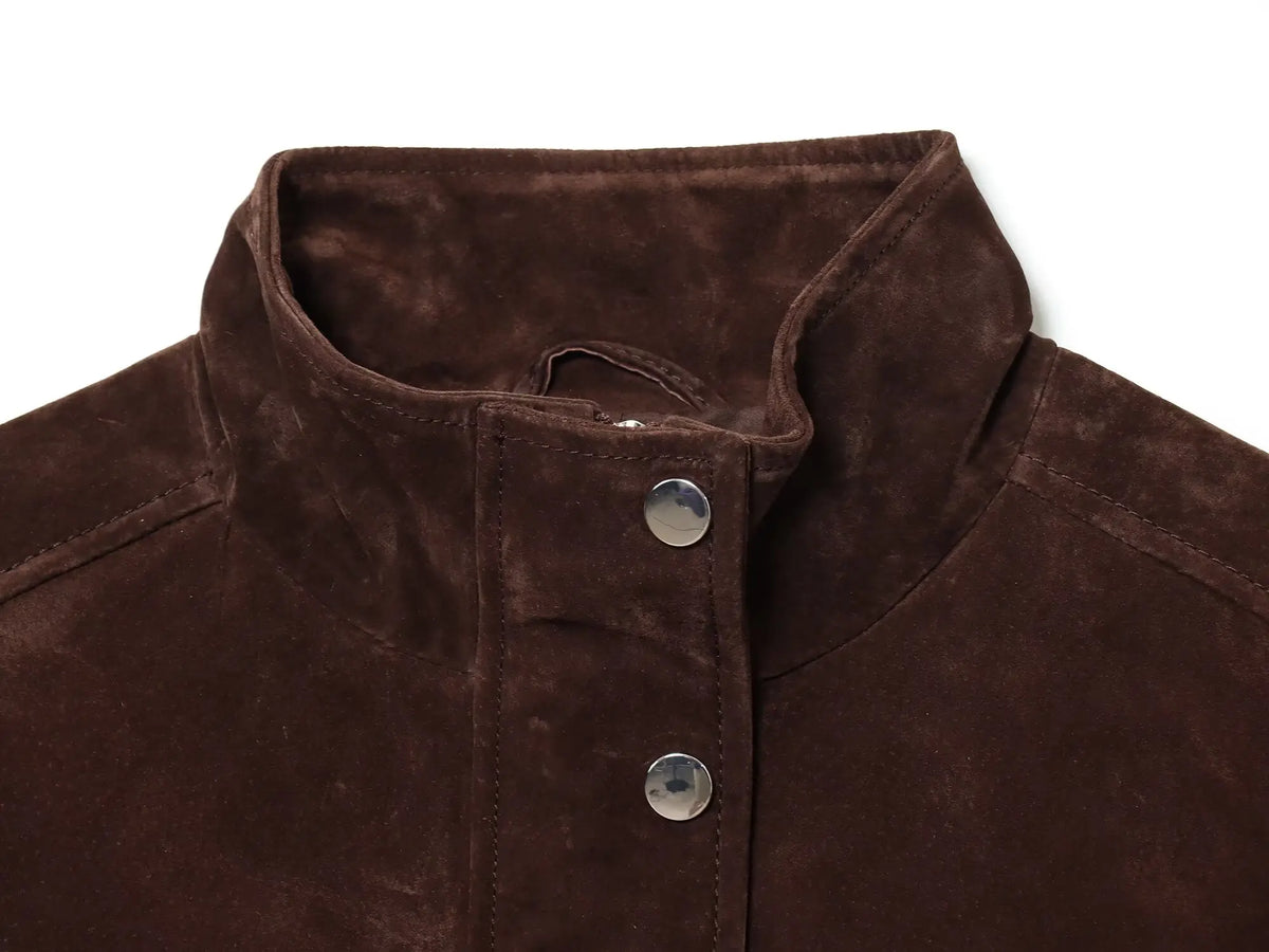 Chaqueta ajustada de cuello alto con cremallera y bolsillos