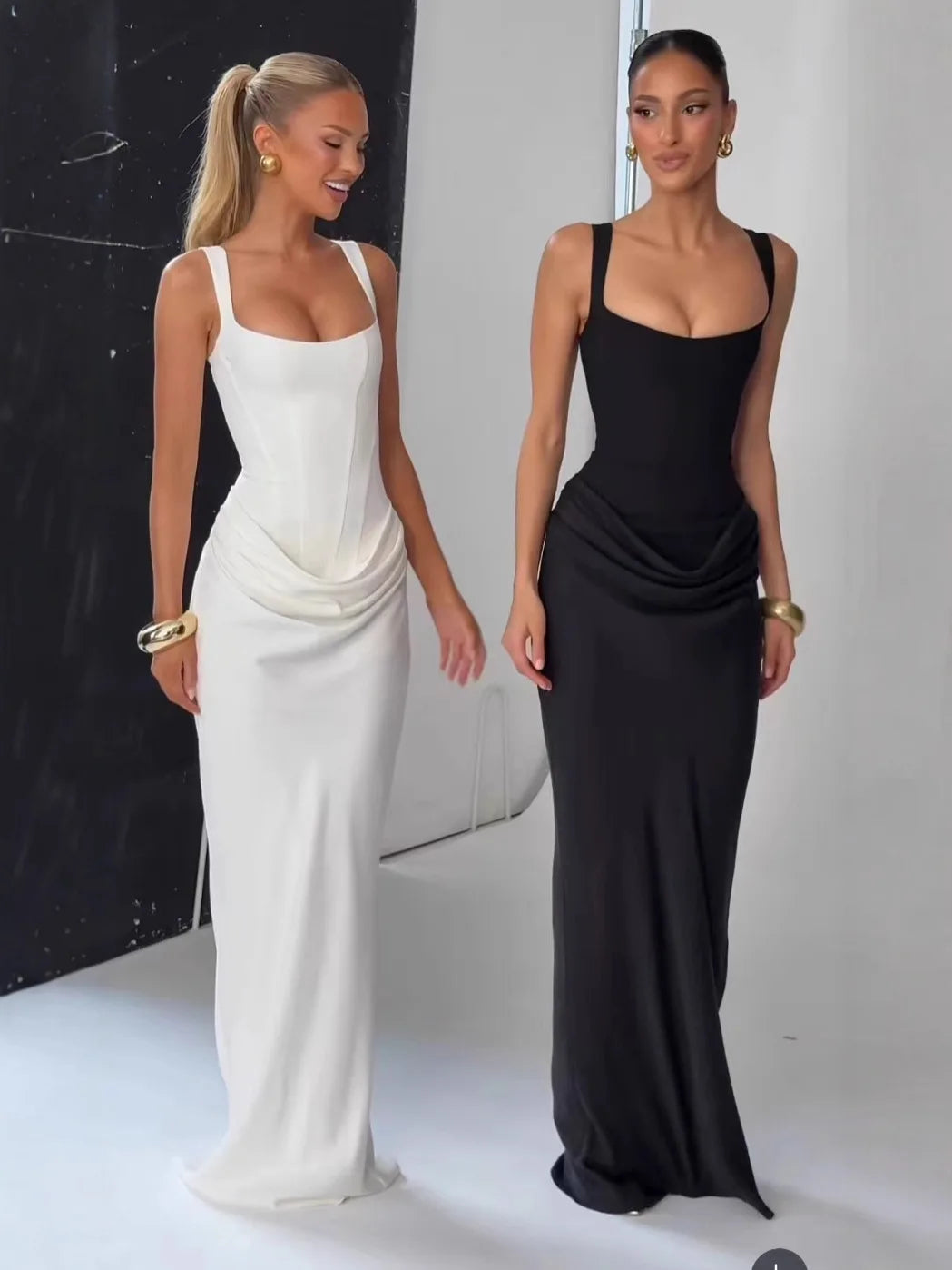 Vestido largo ajustado de tirantes y escote cuadrado