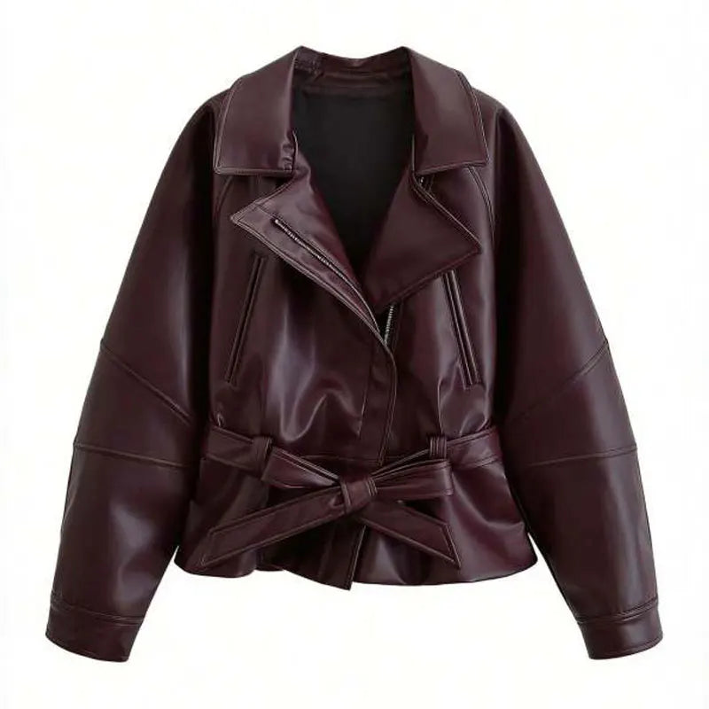 Chaqueta de polipiel con solapa y cinturón estilo motero