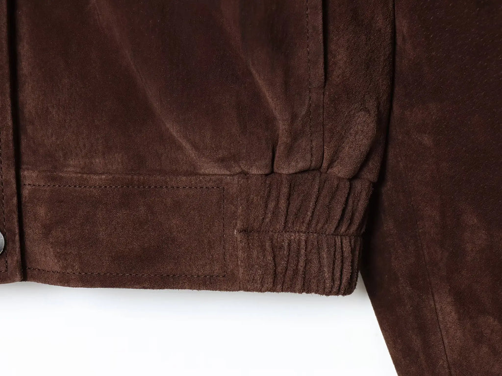 Chaqueta ajustada de cuello alto con cremallera y bolsillos