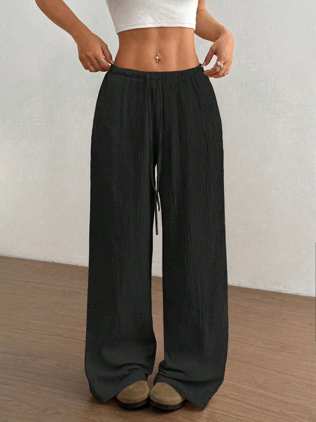 Pantalón de algodón con cordón y pierna ancha