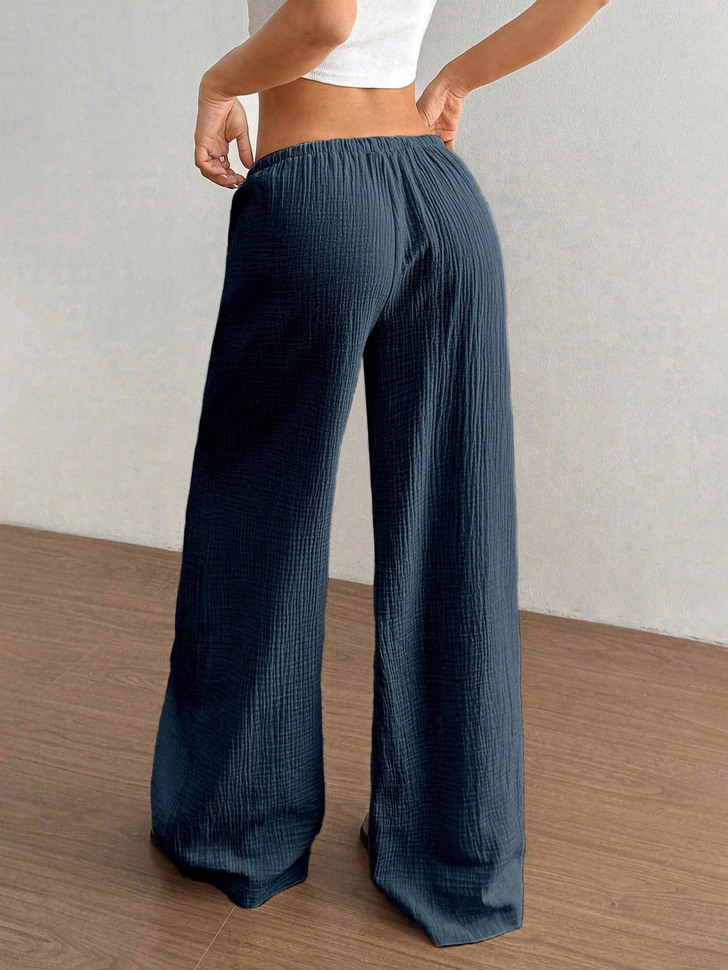 Pantalón de algodón con cordón y pierna ancha