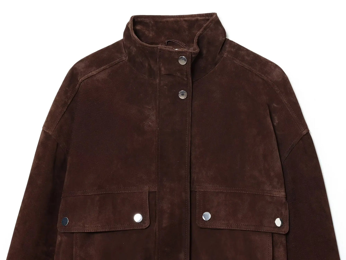 Chaqueta ajustada de cuello alto con cremallera y bolsillos