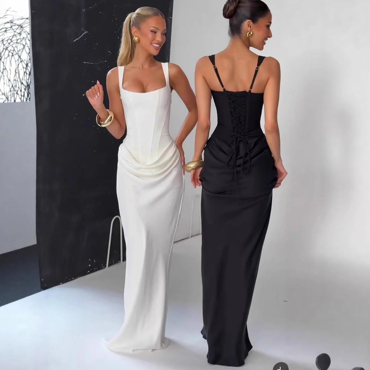 Vestido largo ajustado de tirantes y escote cuadrado