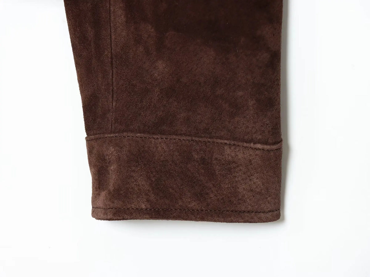Chaqueta ajustada de cuello alto con cremallera y bolsillos