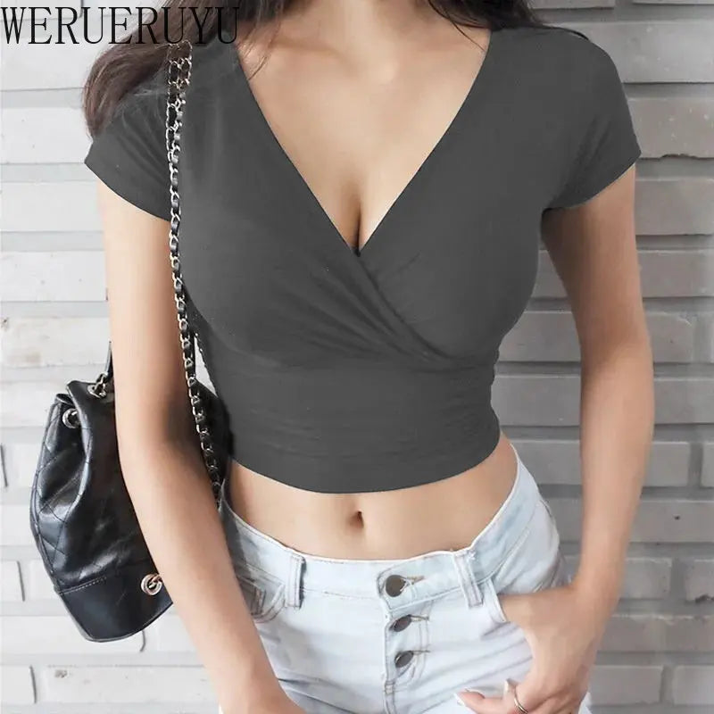 Camiseta corta de manga corta con escote en V