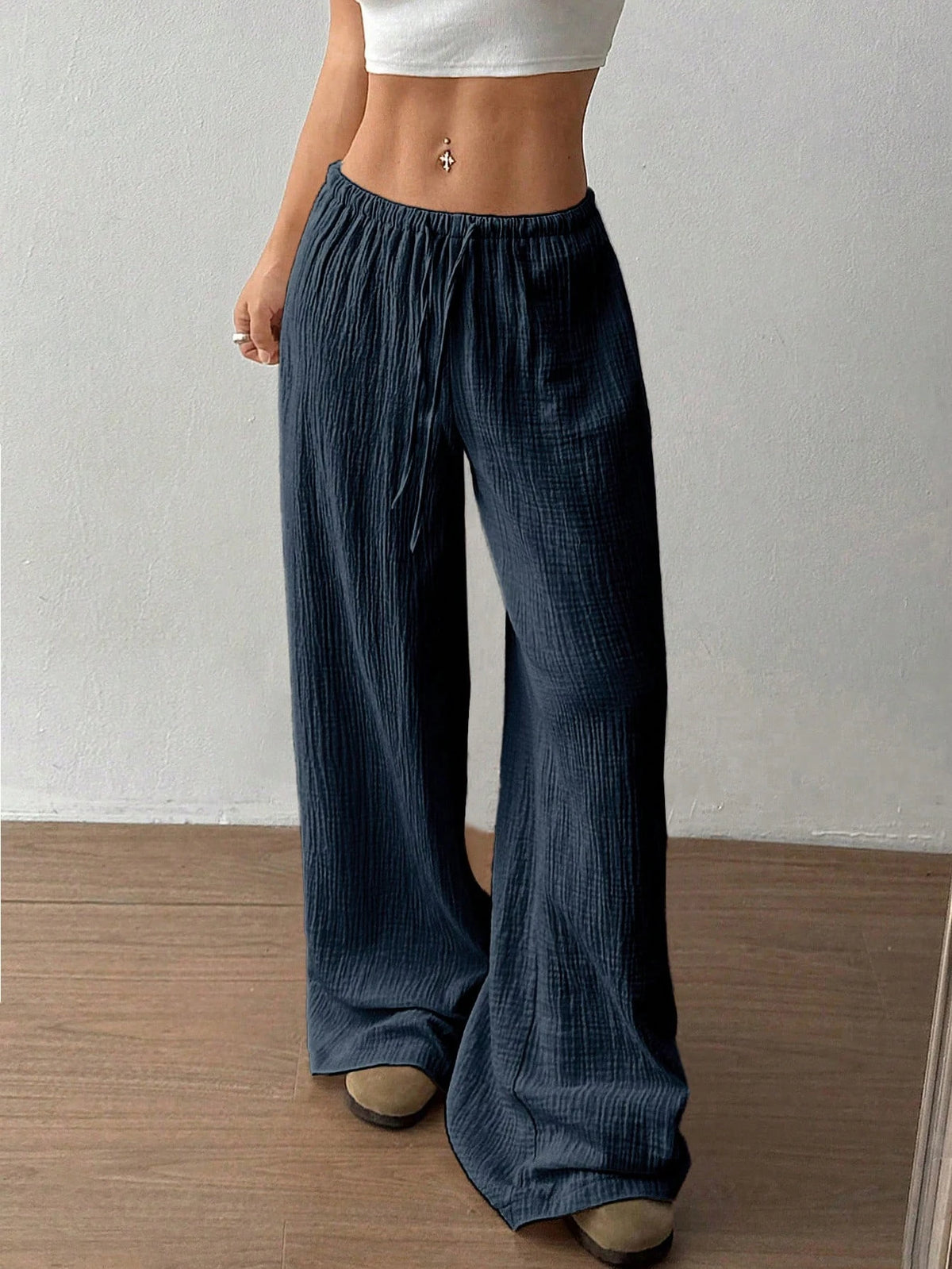 Pantalón de algodón con cordón y pierna ancha