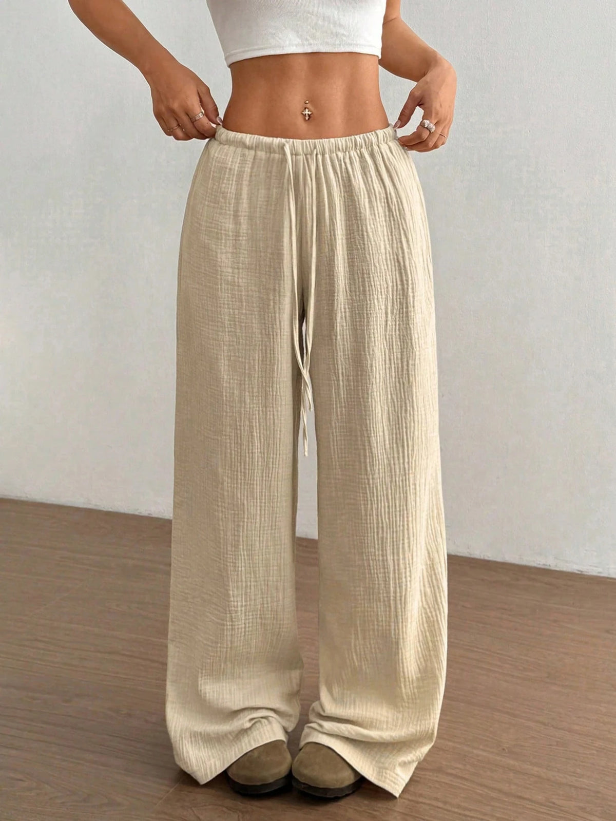 Pantalón de algodón con cordón y pierna ancha